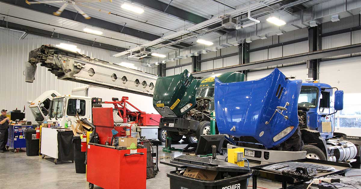 Semi Truck Repair Shop RDO Truck Center Service Department