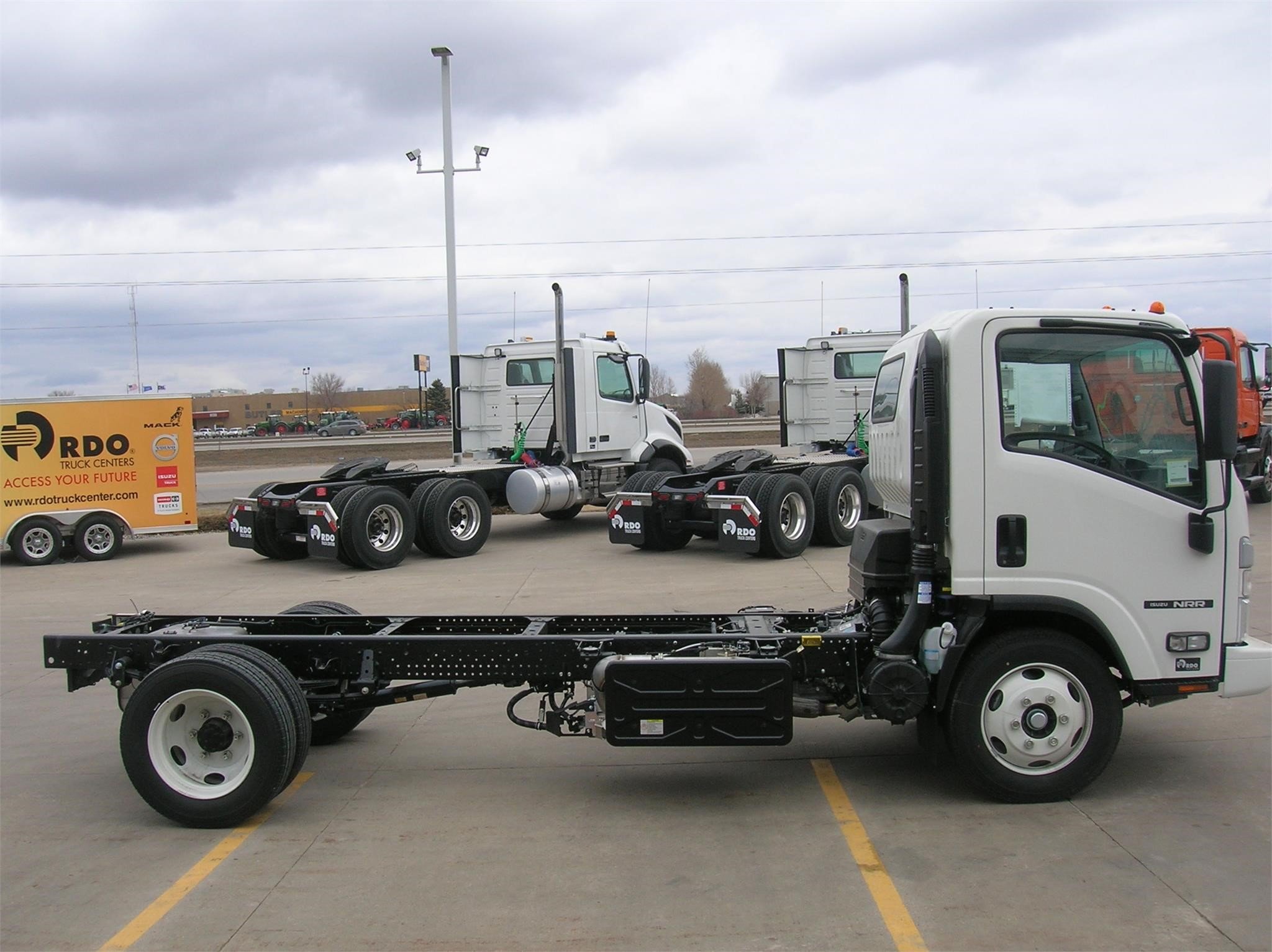 2024 ISUZU NRR - image 4 of 6