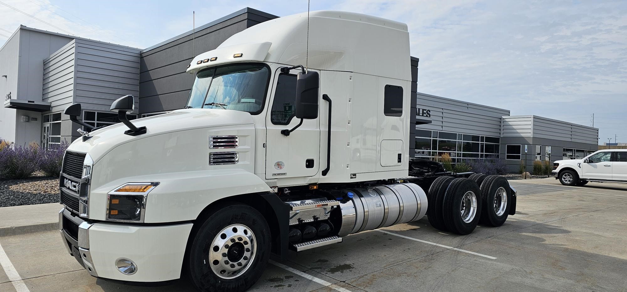 2025 MACK ANTHEM 64T