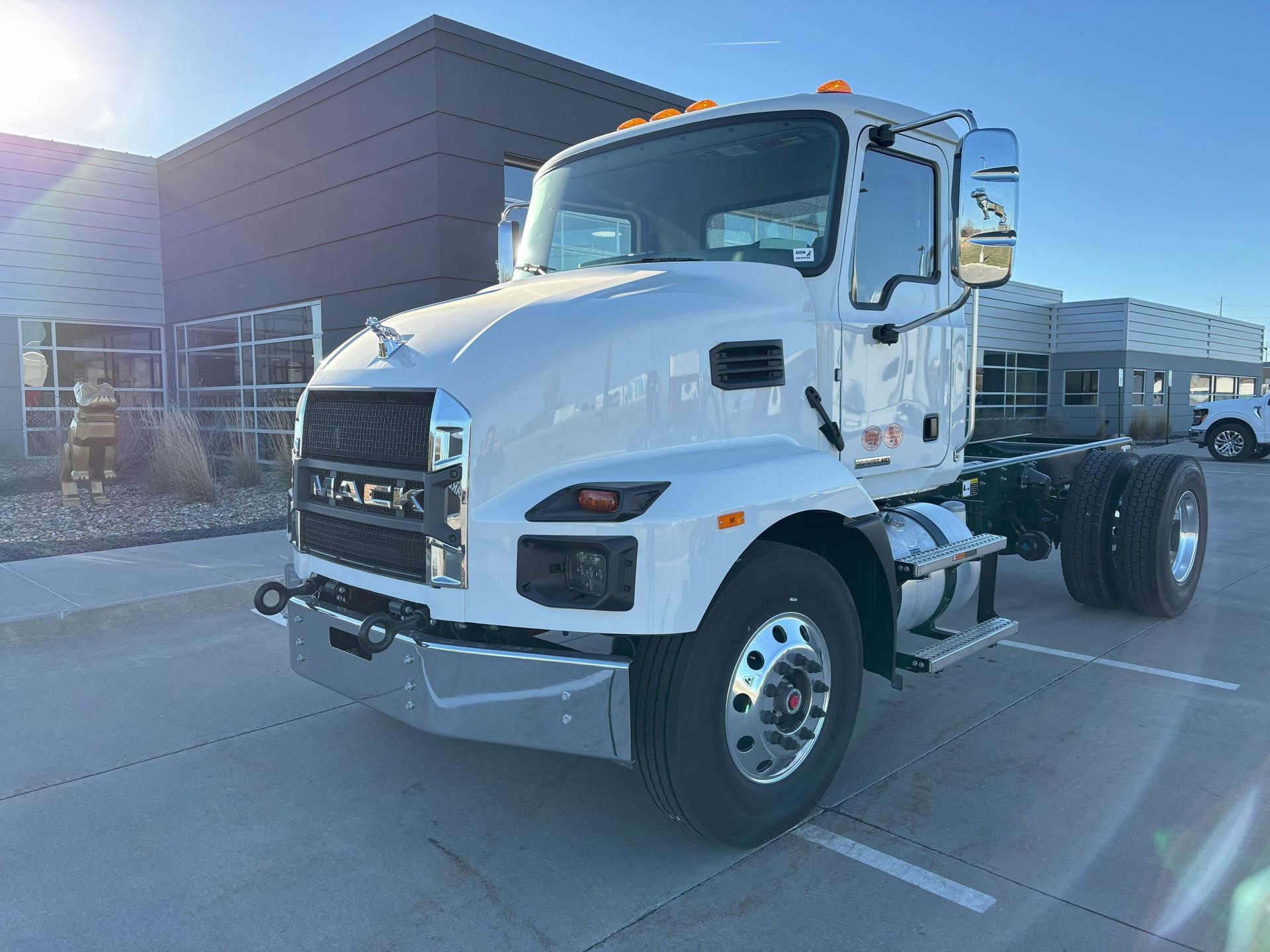 2025 MACK MD6 - image 1 of 6