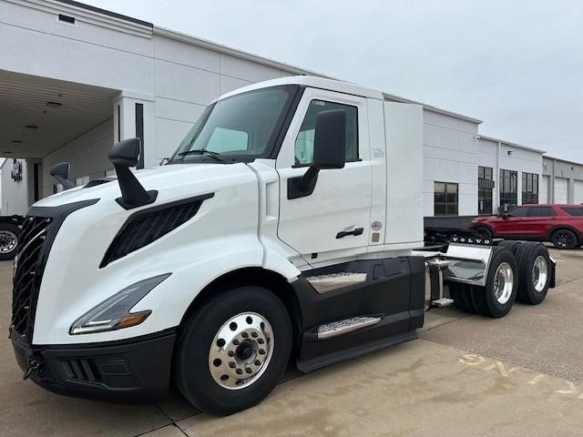 2025 VOLVO VNL64T300 - image 1 of 5