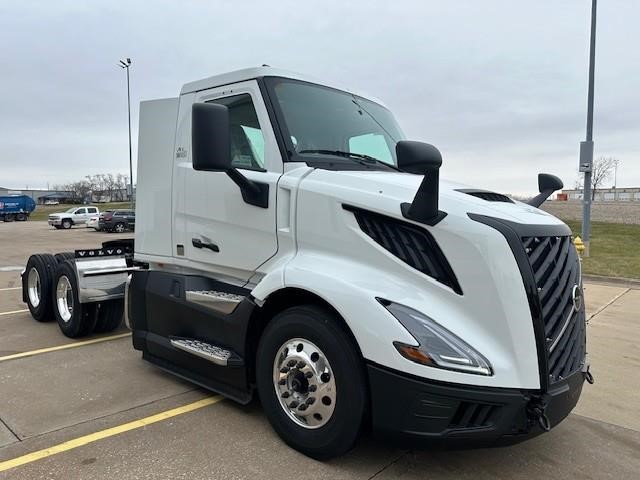 2025 VOLVO VNL64T300 - image 2 of 5