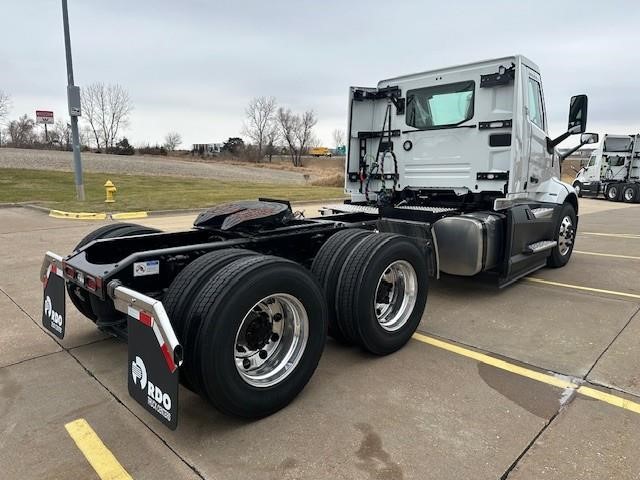 2025 VOLVO VNL64T300 - image 3 of 5