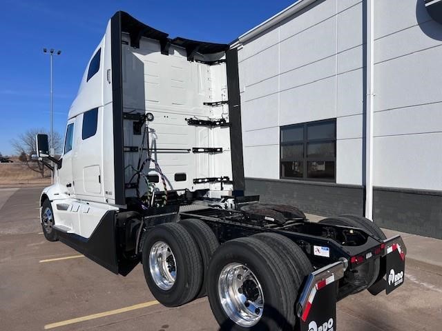 2025 Volvo - image 5