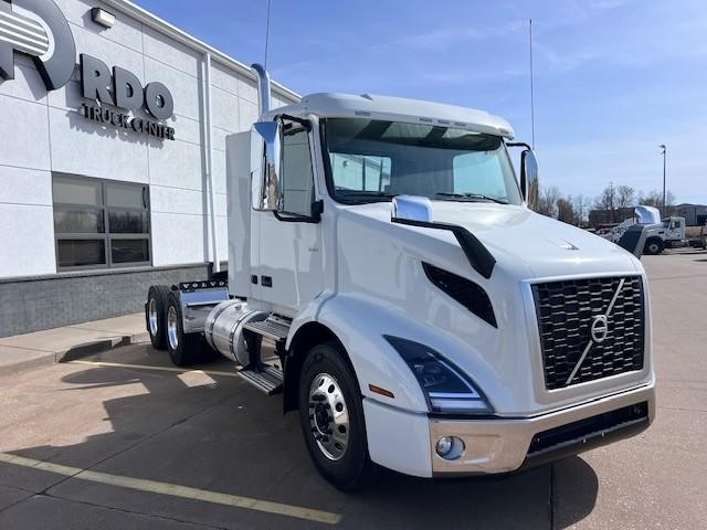 2026 VOLVO VNR64T300 - image 3 of 6