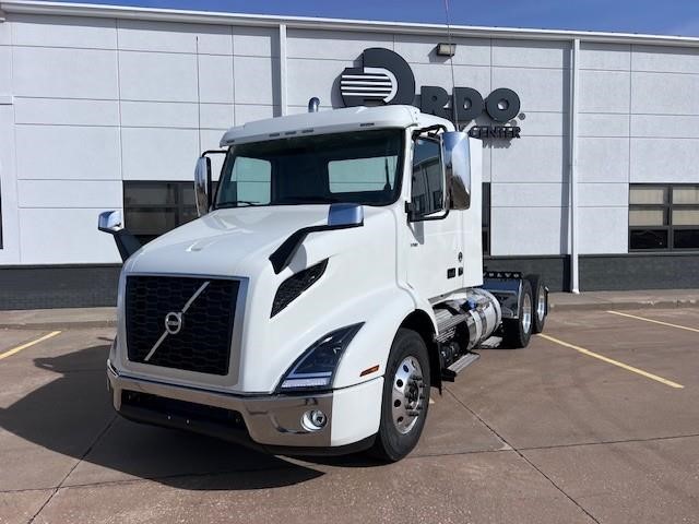 2026 VOLVO VNR64T300 - image 1 of 6