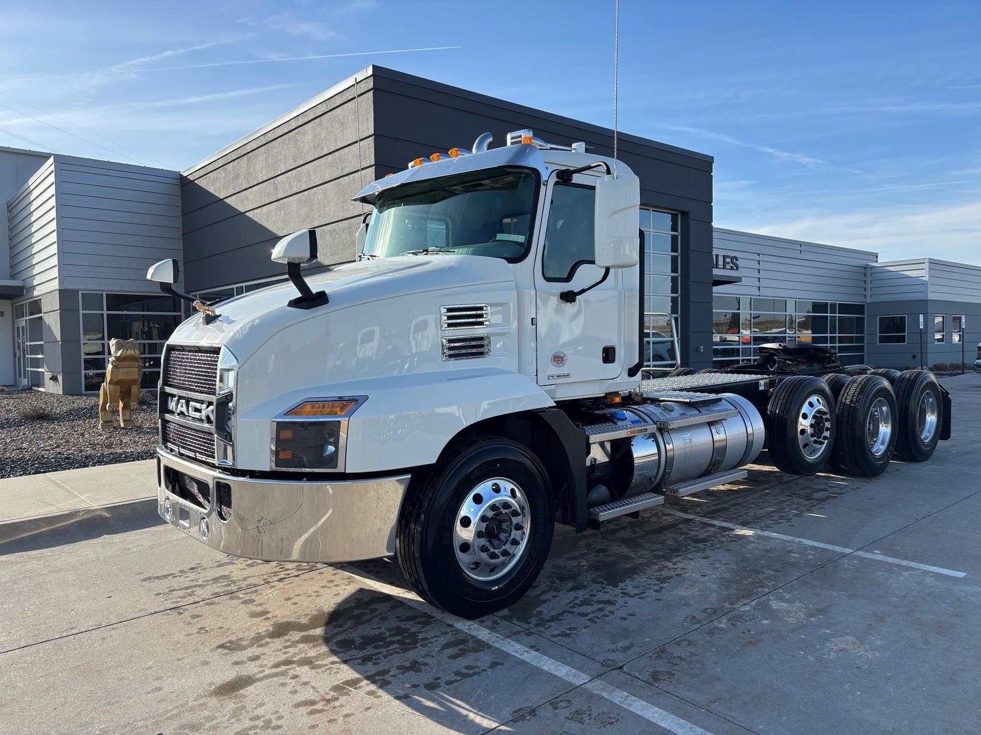 2026 MACK ANTHEM 84T - image 1 of 6