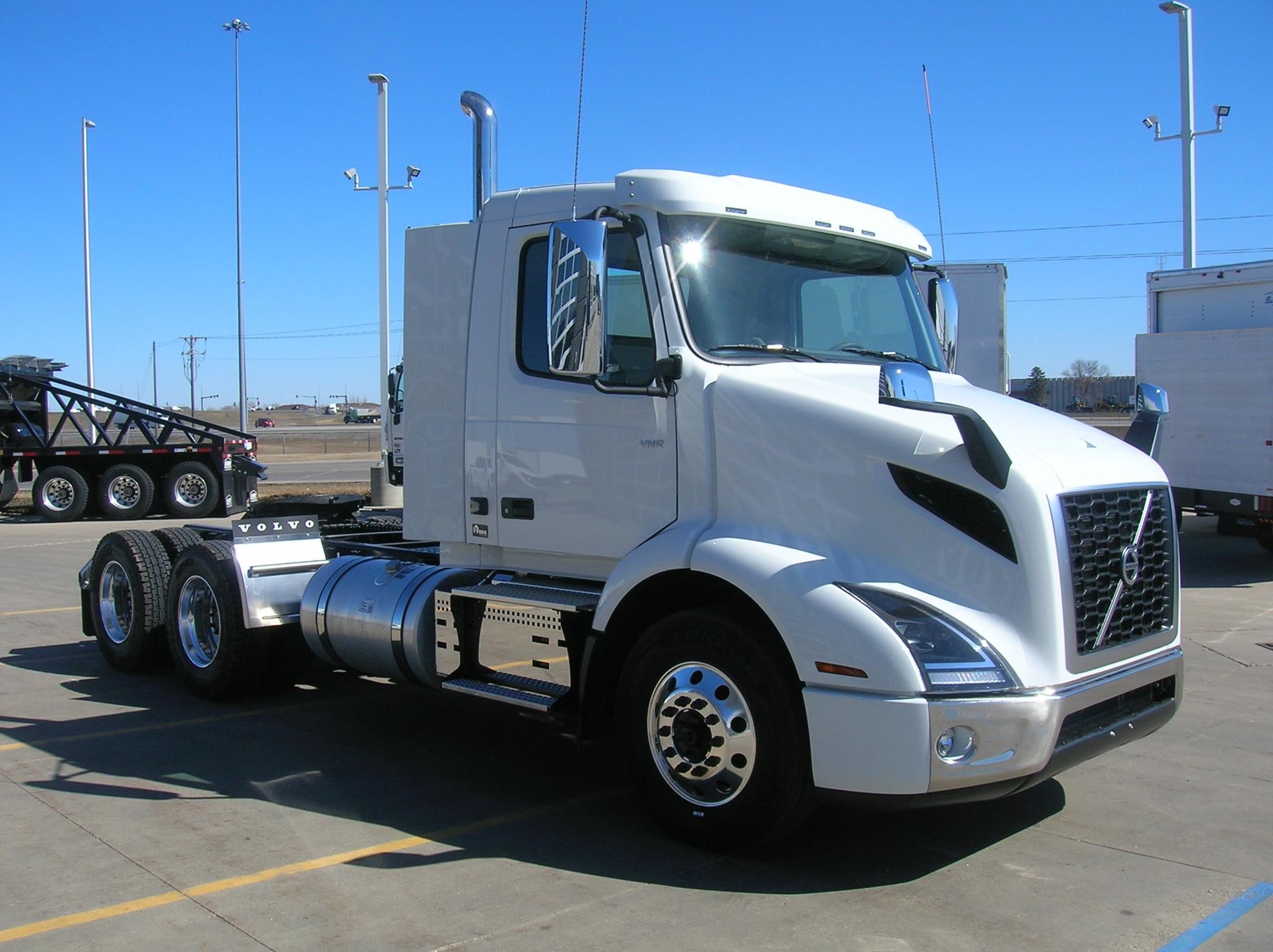 2026 VOLVO VNR64T300 - image 3 of 6