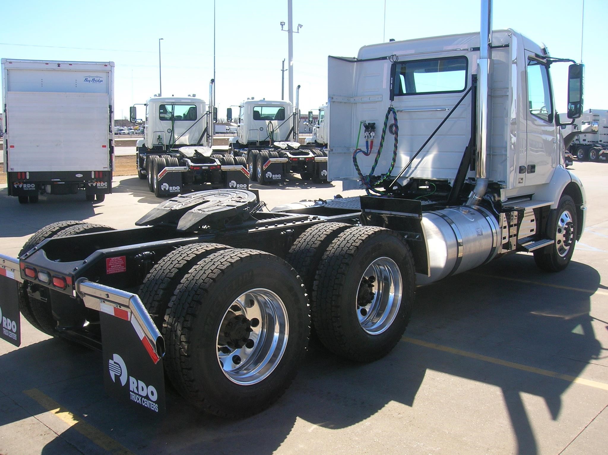 2026 VOLVO VNR64T300 - image 5 of 6