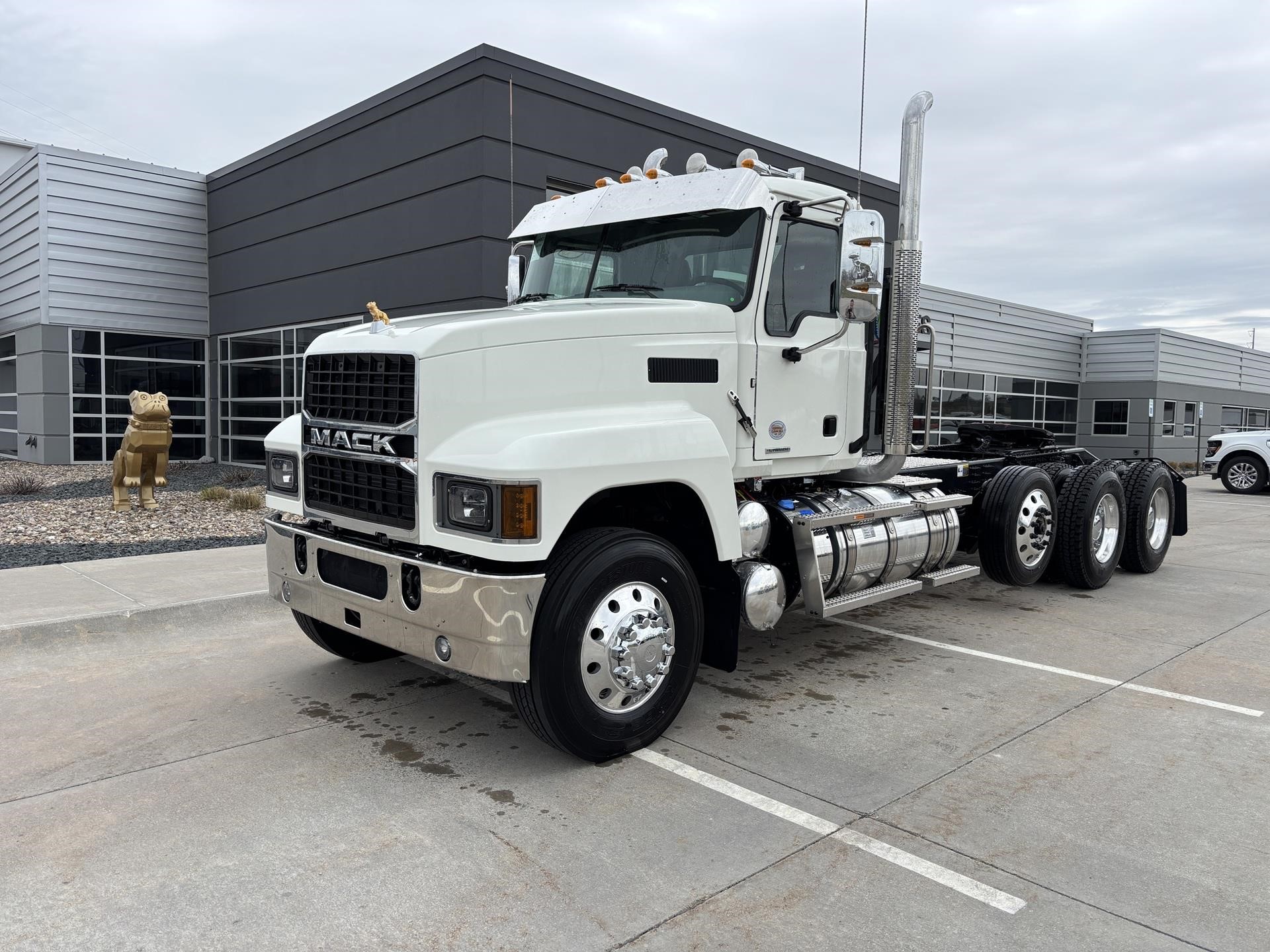 2026 MACK PINNACLE 84T - image 1 of 6