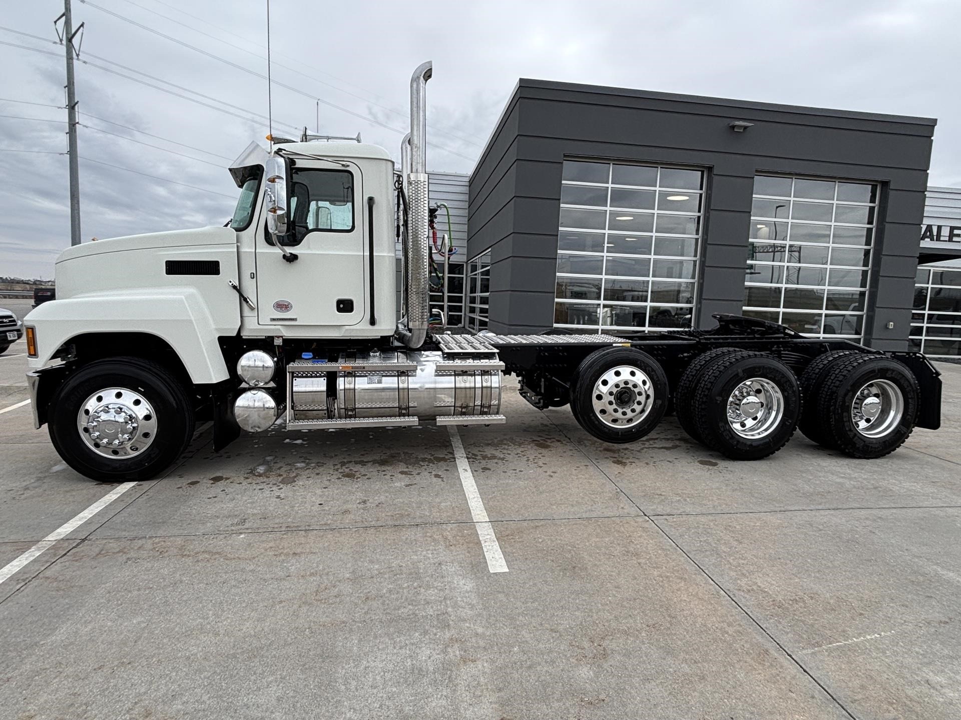 2026 MACK PINNACLE 84T - image 2 of 6