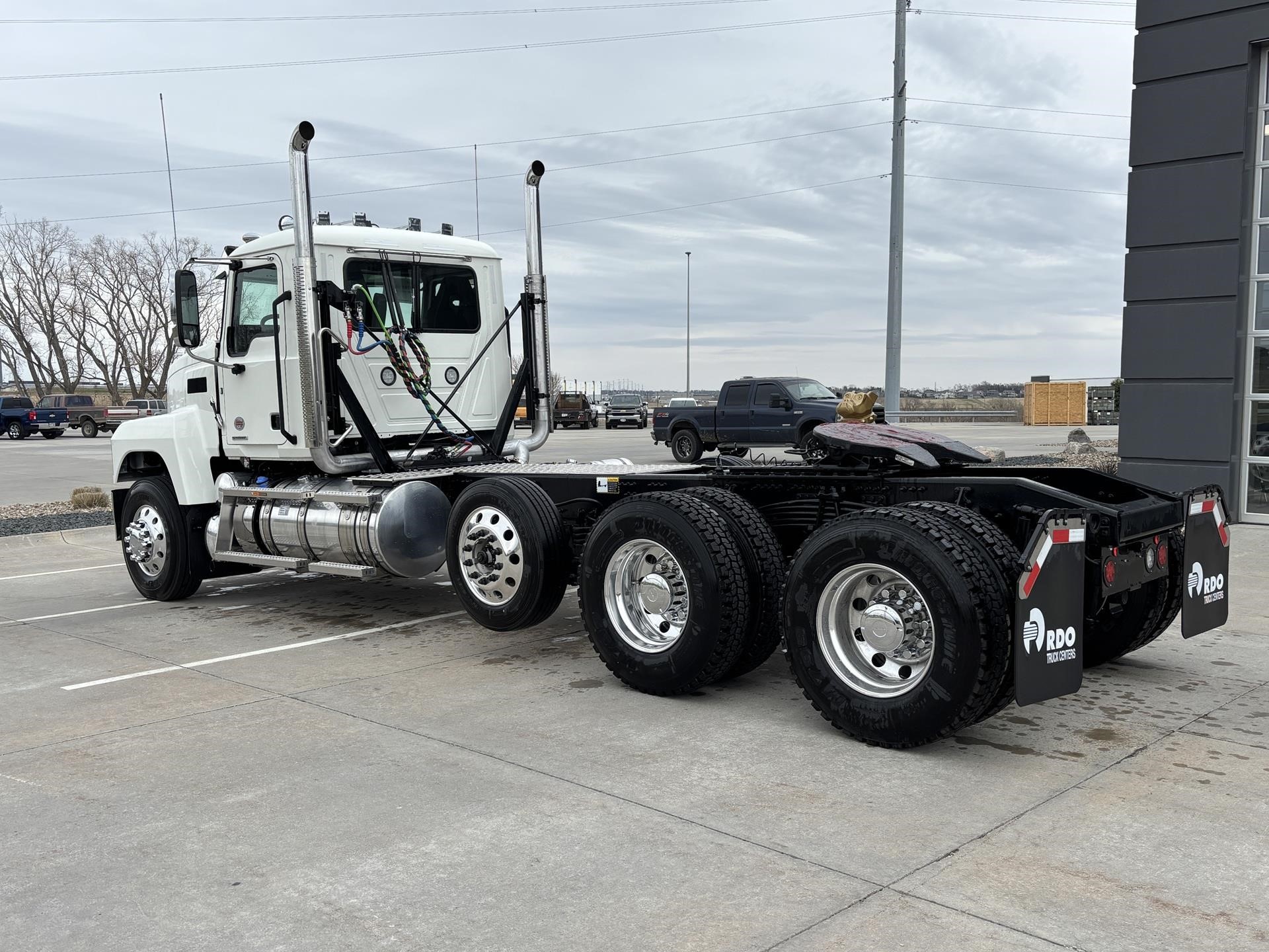 2026 MACK PINNACLE 84T - image 3 of 6