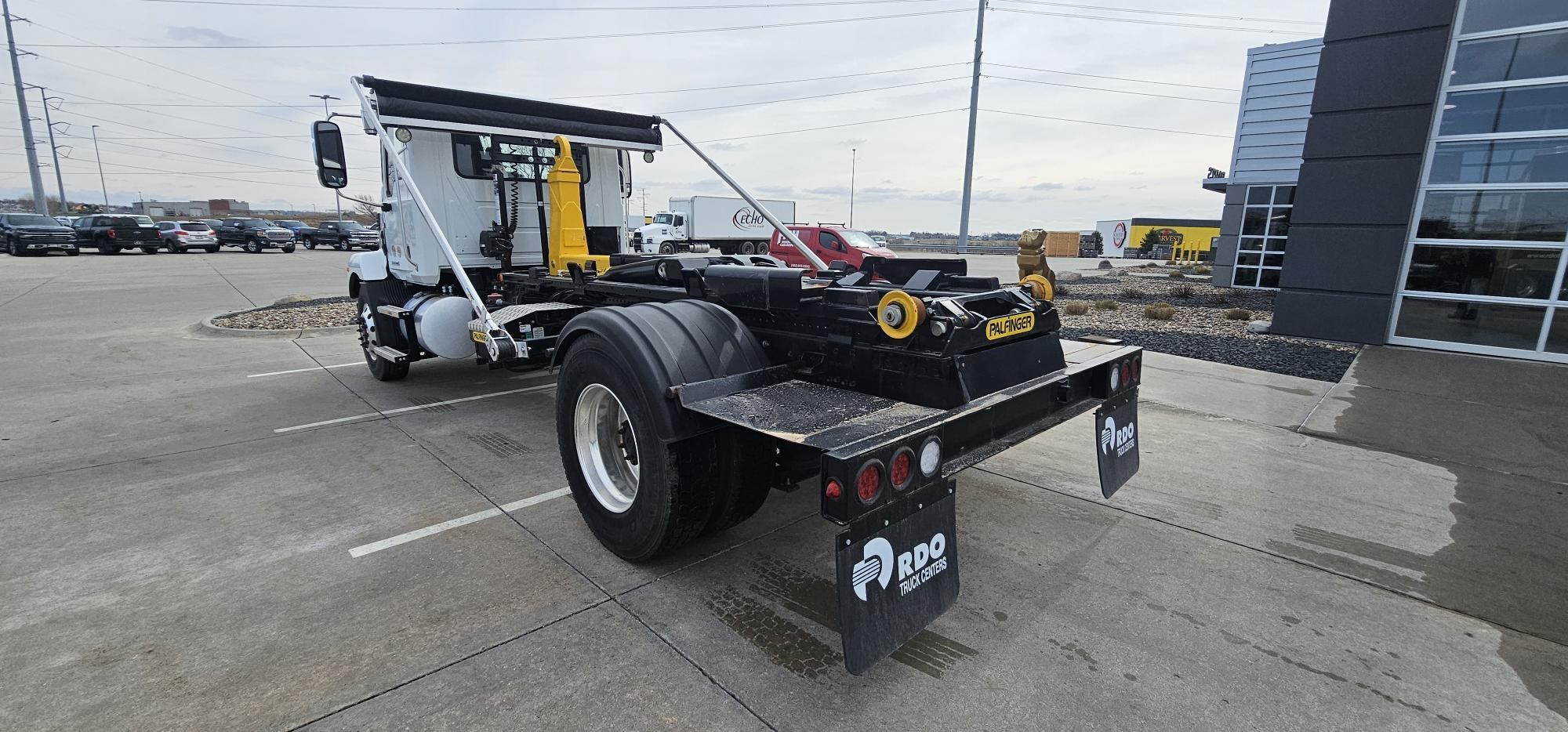 2025 MACK MD6 - image 3 of 6