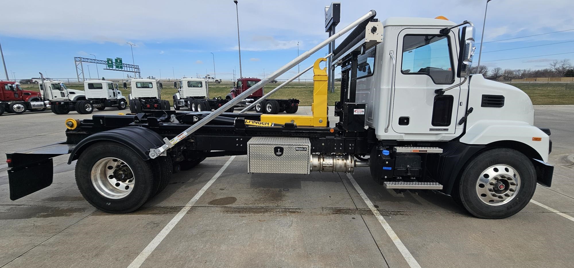 2025 MACK MD6 - image 6 of 6