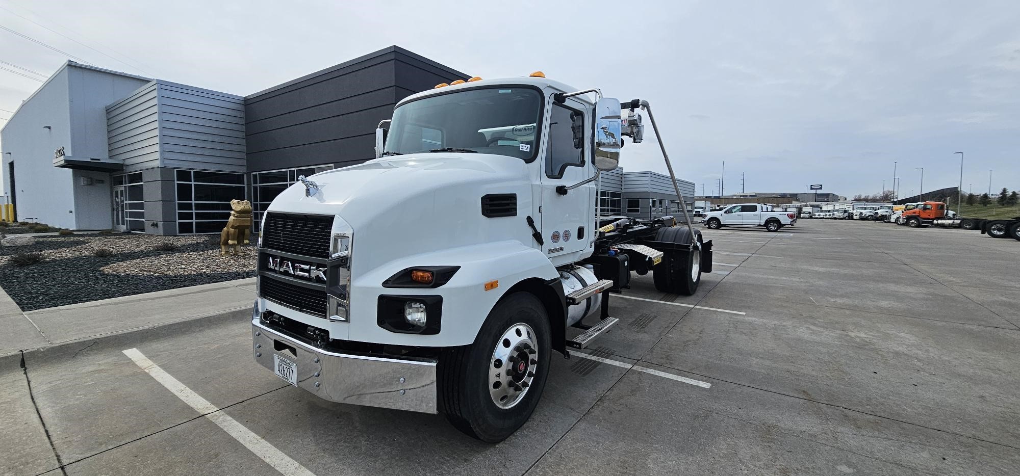 2025 MACK MD6 - image 1 of 6