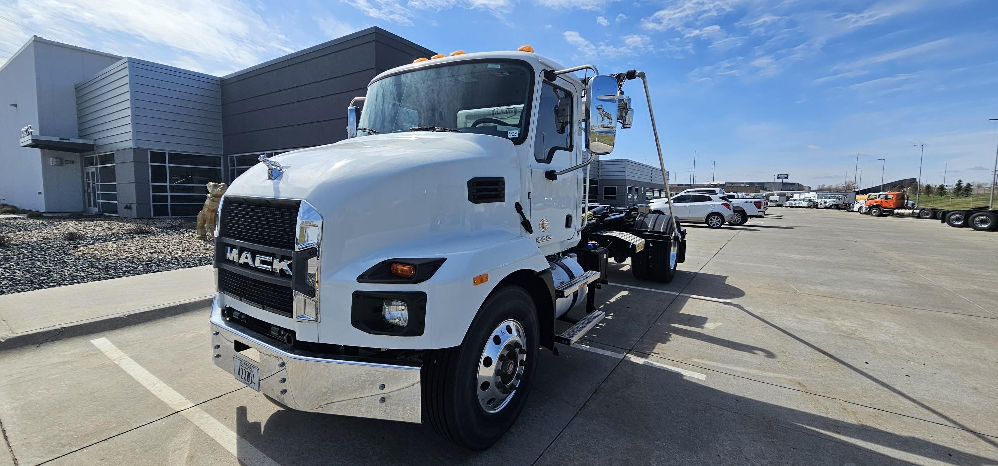 2024 MACK MD7 - image 1 of 6