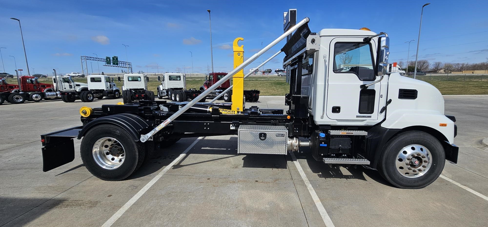 2024 MACK MD7 - image 6 of 6
