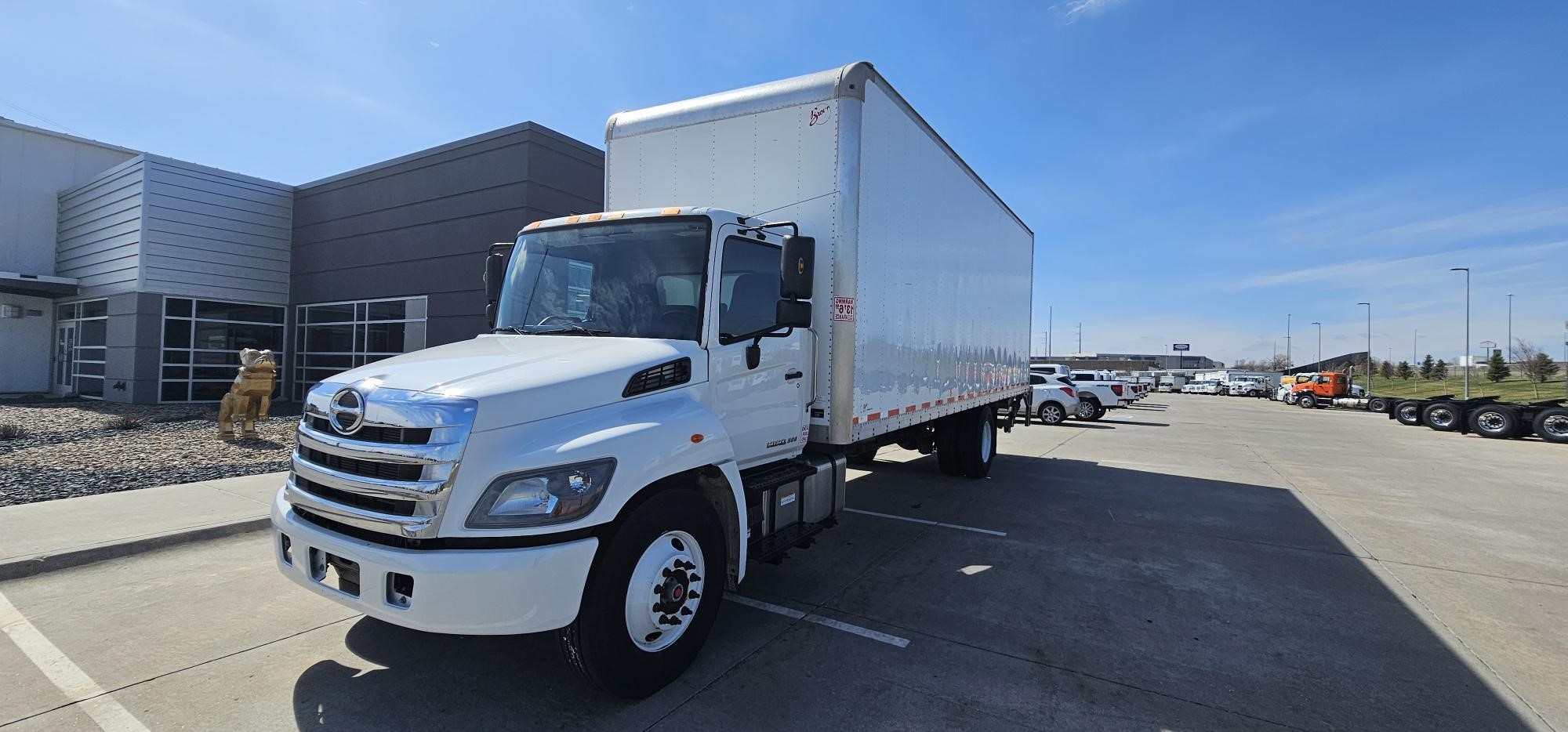2020 HINO 268A - image 1 of 6