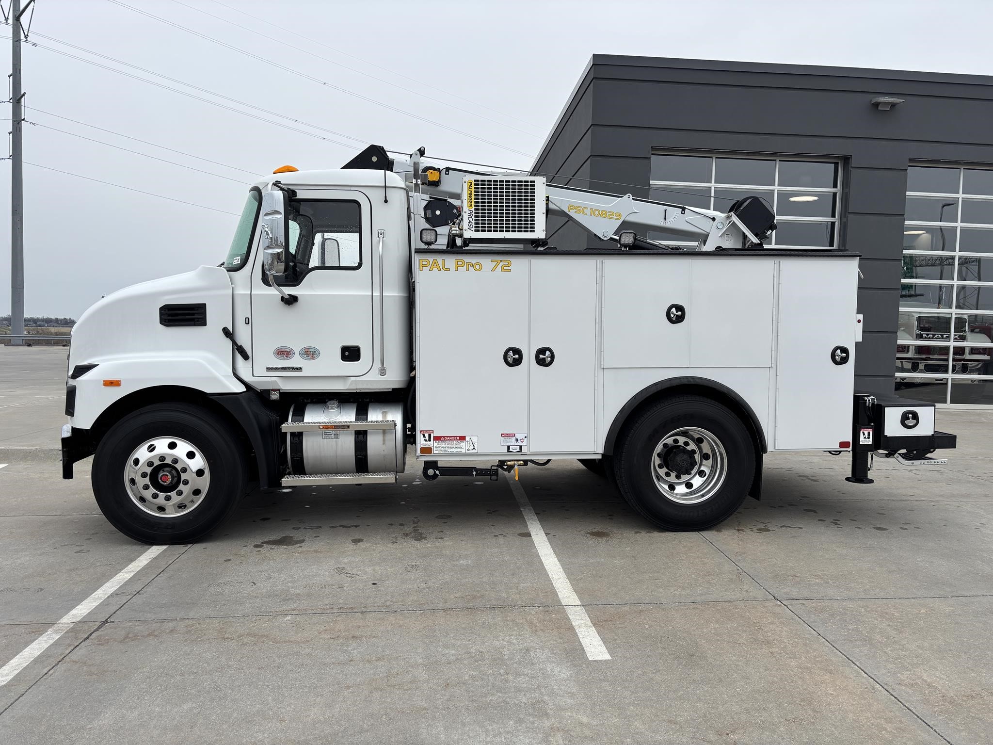 2026 MACK MD7 - image 2 of 6