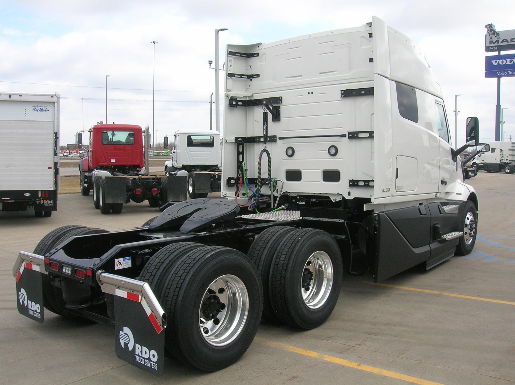 2025 Volvo - image 5