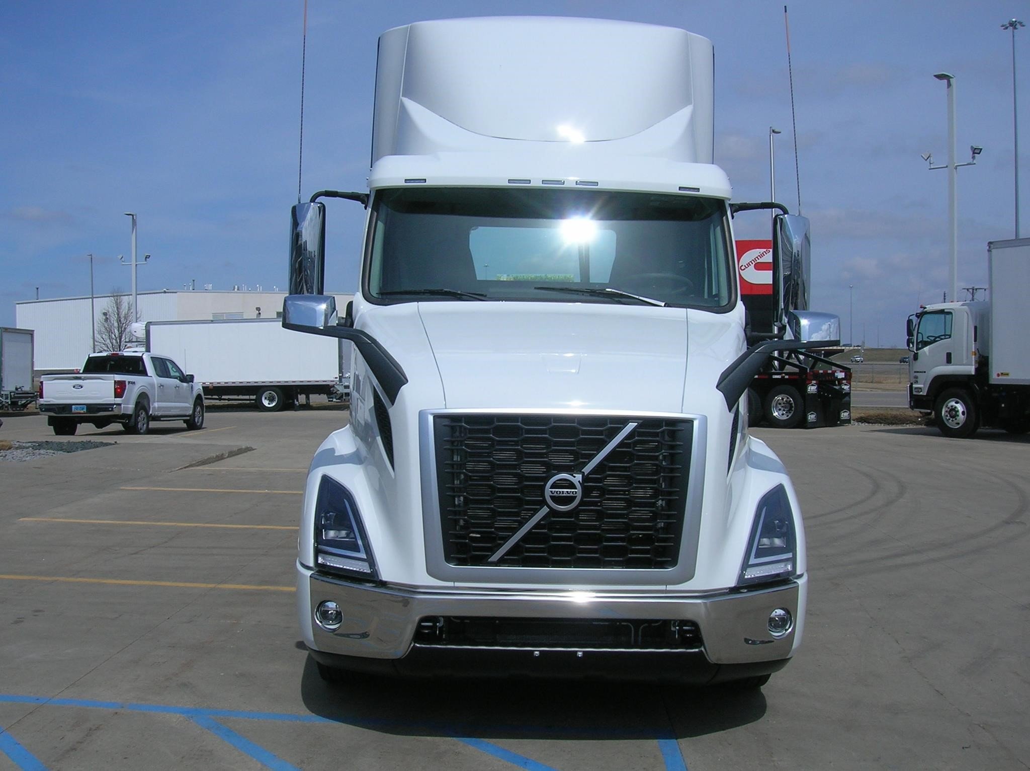 2026 VOLVO VNR64T300 - image 2 of 6