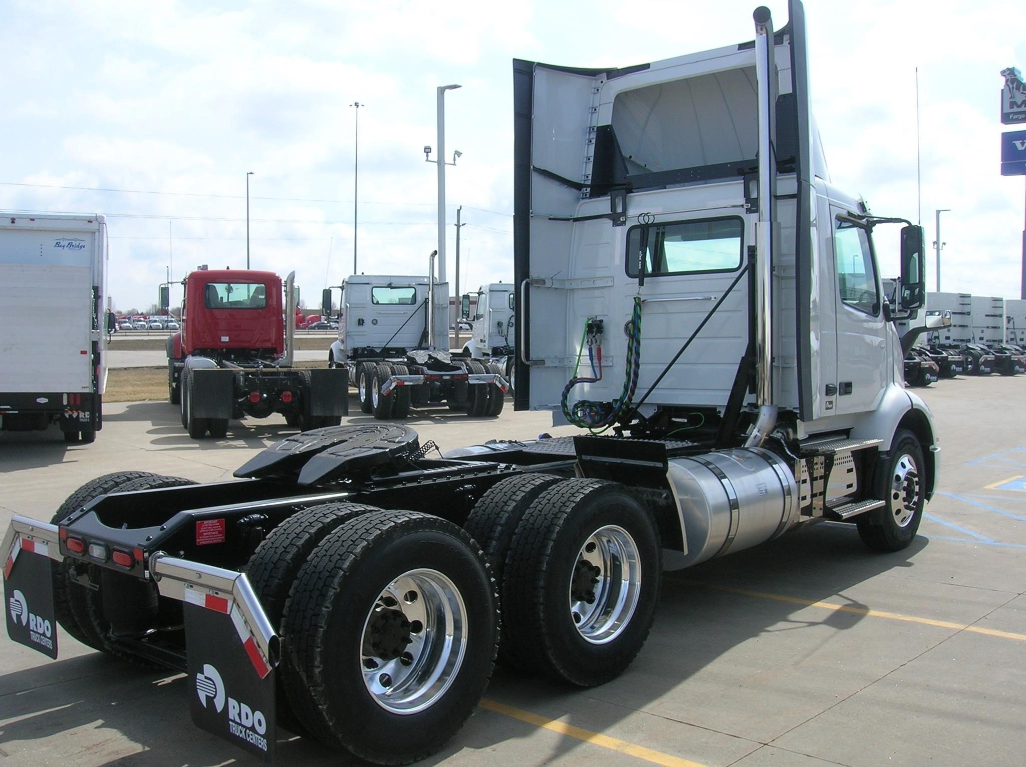 2026 VOLVO VNR64T300 - image 5 of 6
