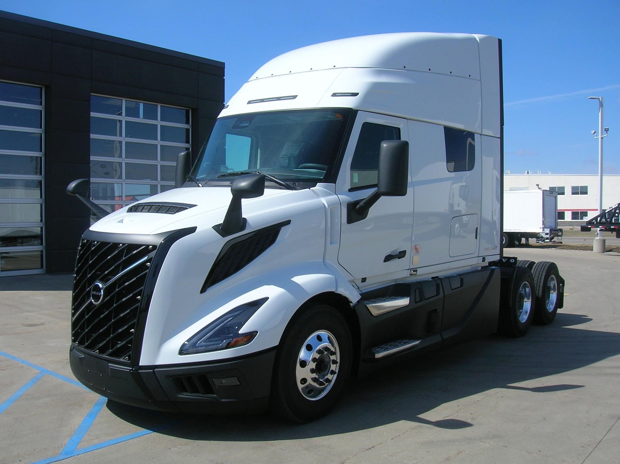 2026 VOLVO VNL64T640 - image 1 of 6