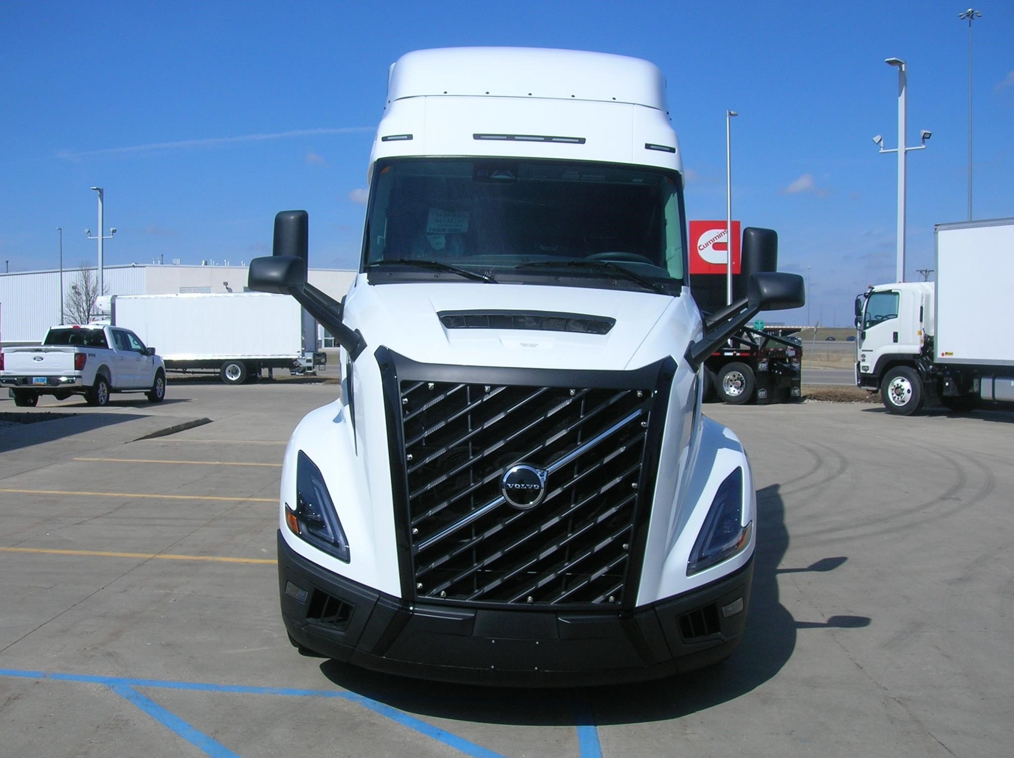 2026 VOLVO VNL64T640 - image 2 of 6