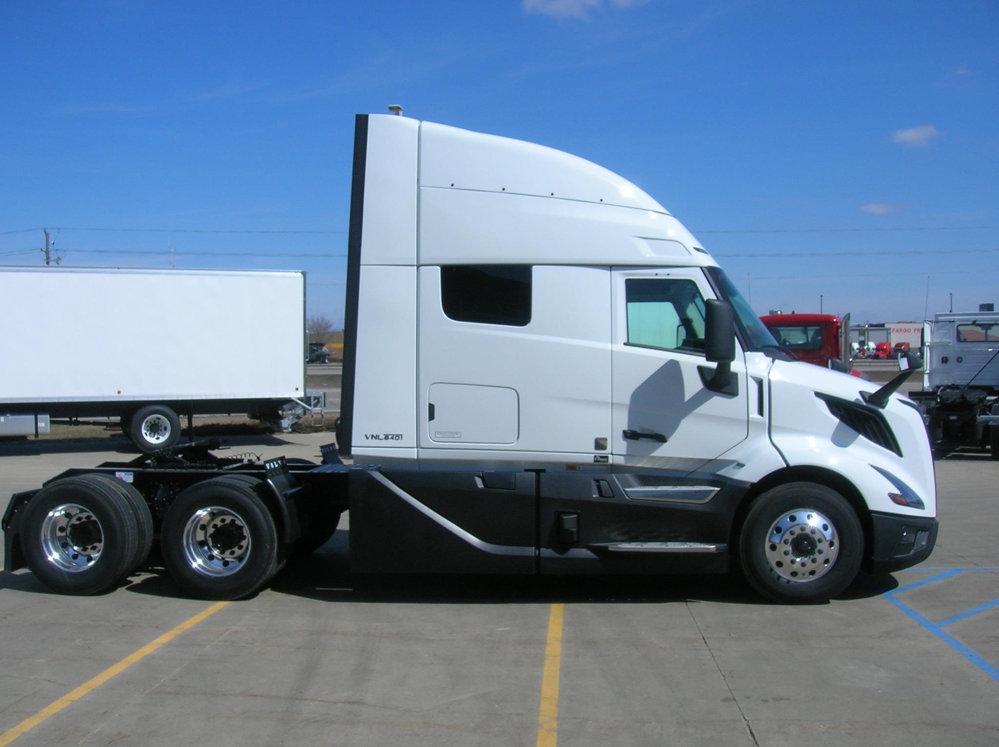 2026 VOLVO VNL64T640 - image 4 of 6