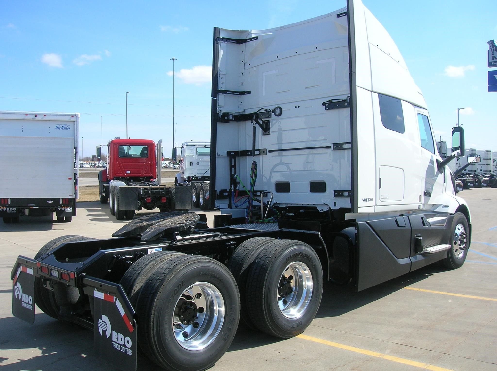 2026 VOLVO VNL64T640 - image 5 of 6