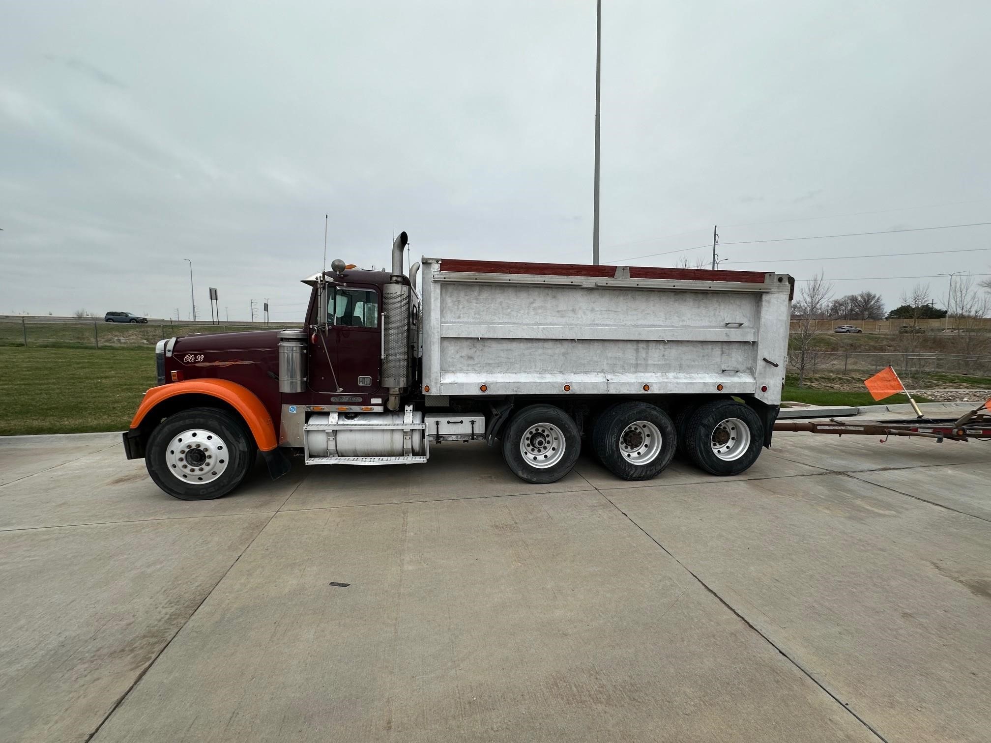 1993 FREIGHTLINER FLD120 - image 2 of 6