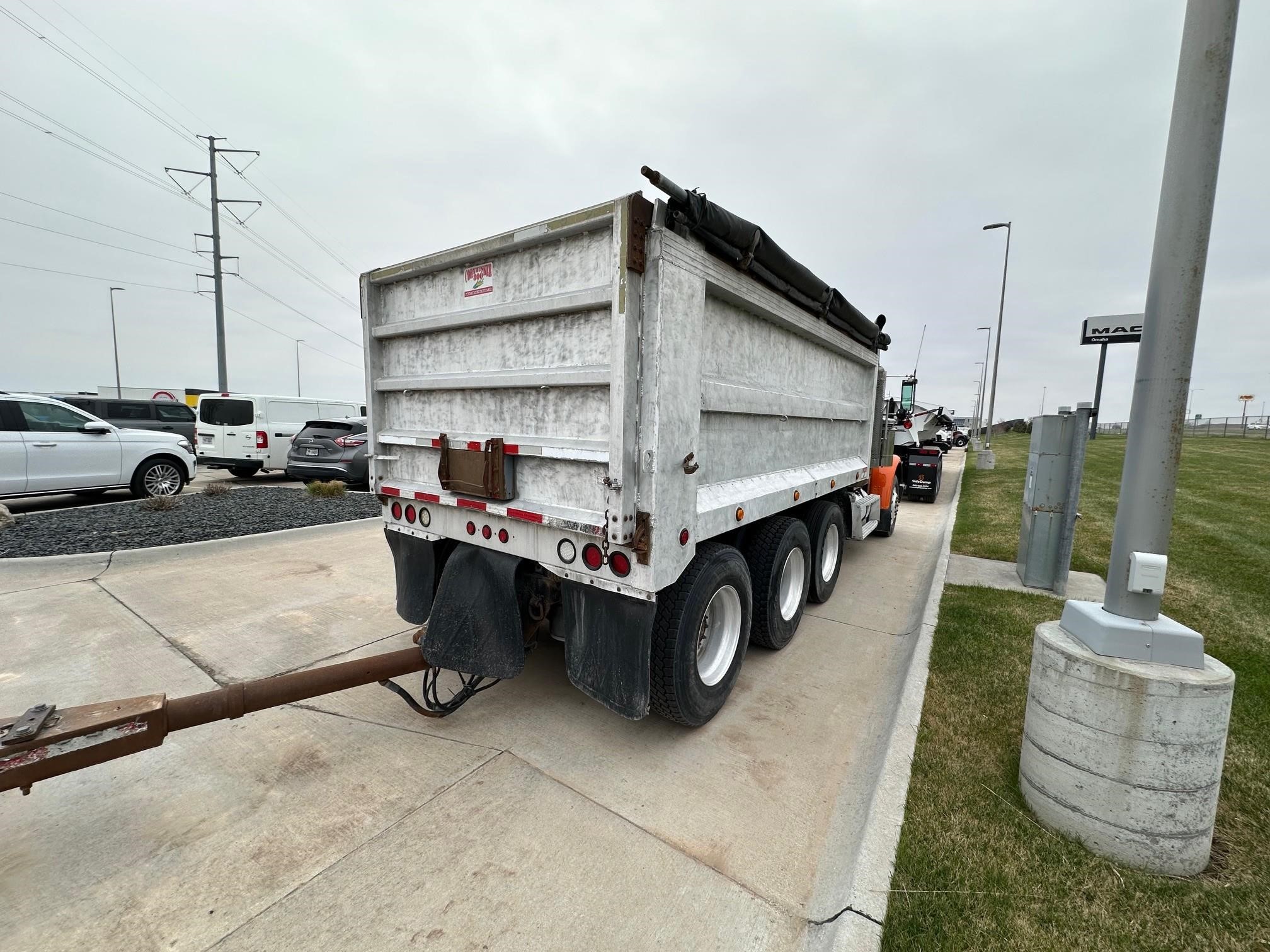 1993 FREIGHTLINER FLD120 - image 5 of 6