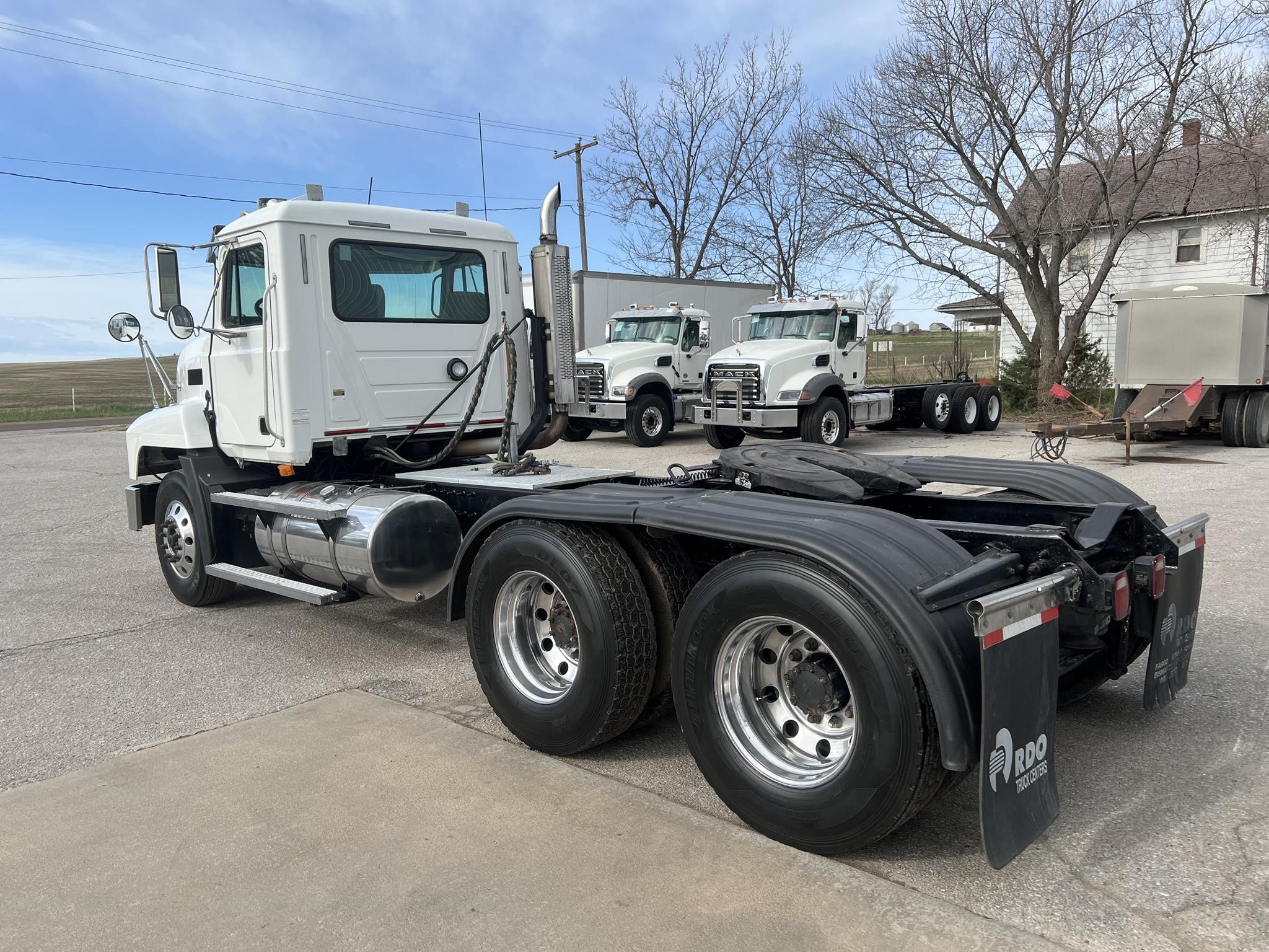 2002 MACK CH613 - image 3 of 6