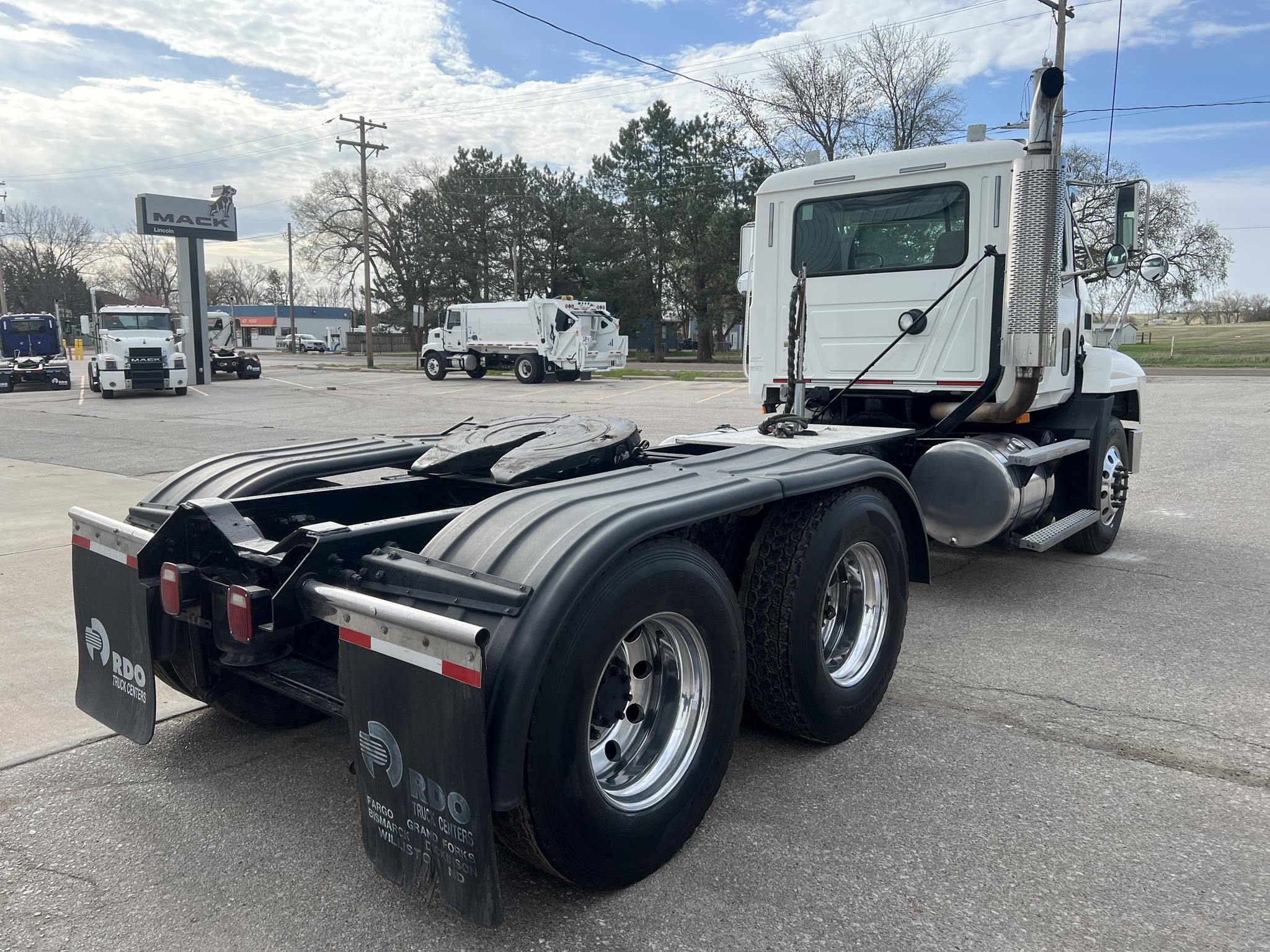2002 MACK CH613 - image 5 of 6
