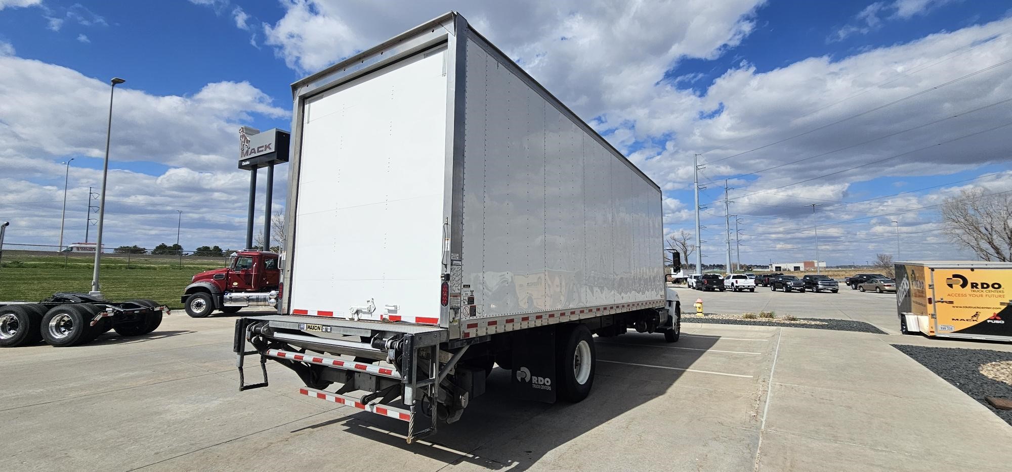 2020 HINO 268A - image 5 of 6