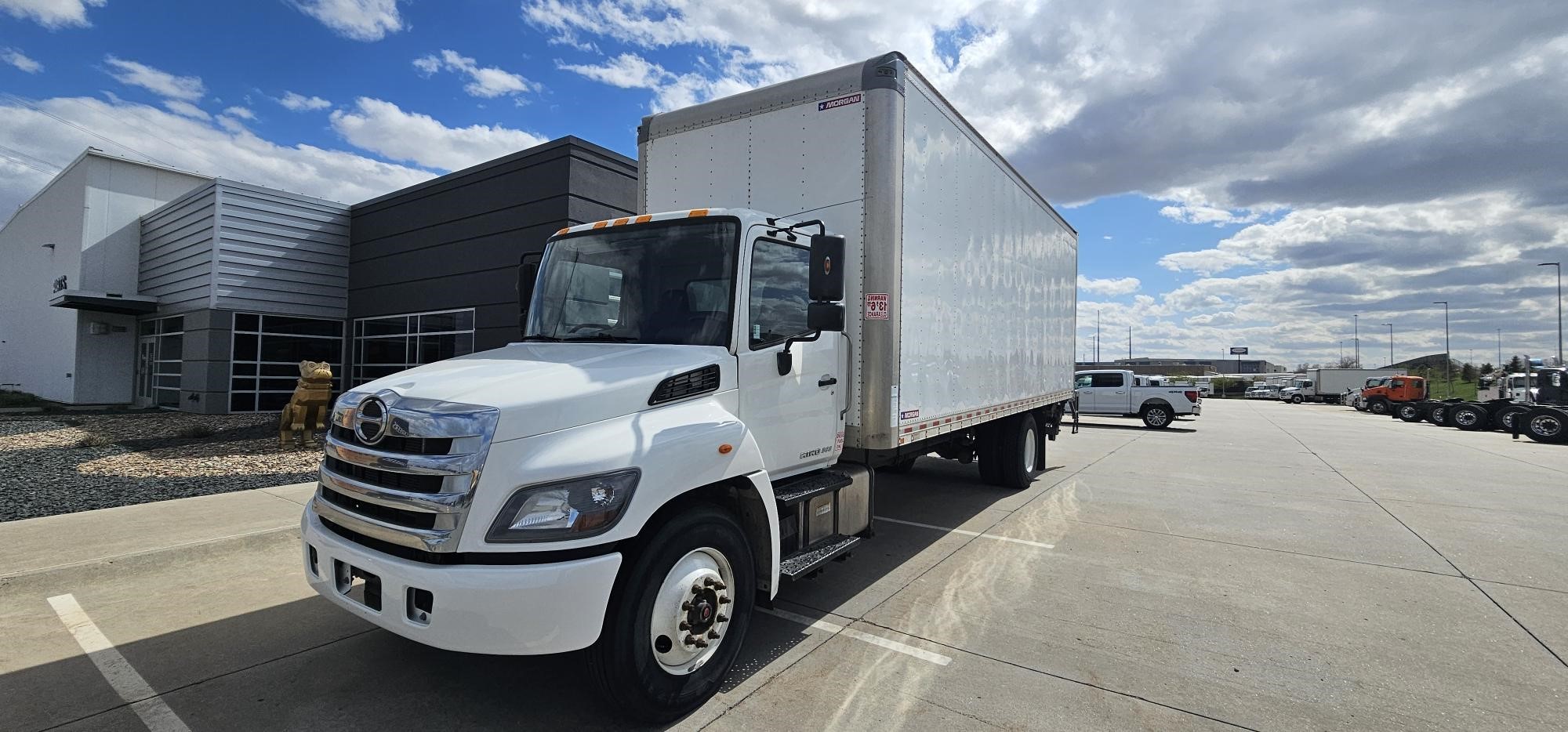 2020 HINO 268A - image 1 of 6