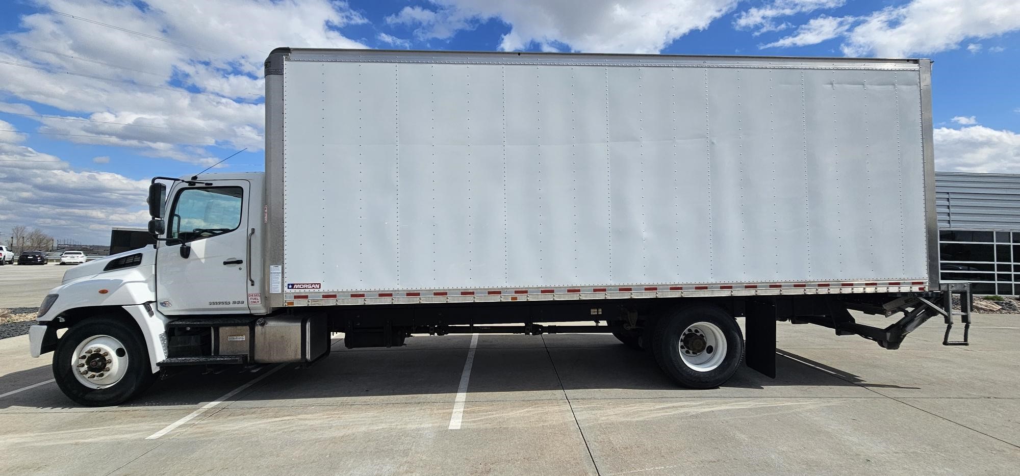 2020 HINO 268A - image 2 of 6