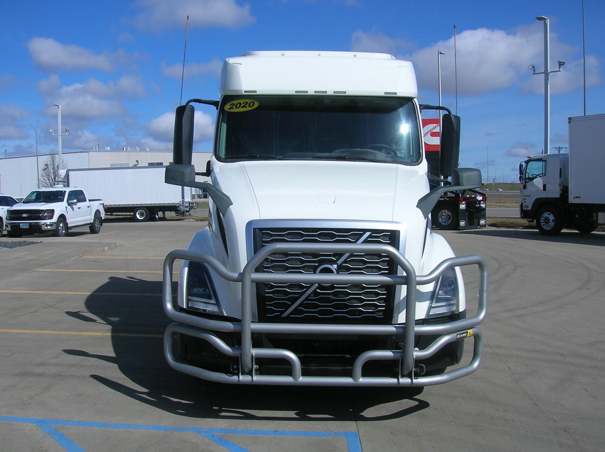 2020 VOLVO VNL64T740 2020 VOLVO VNL64T740 - image 2 of 6