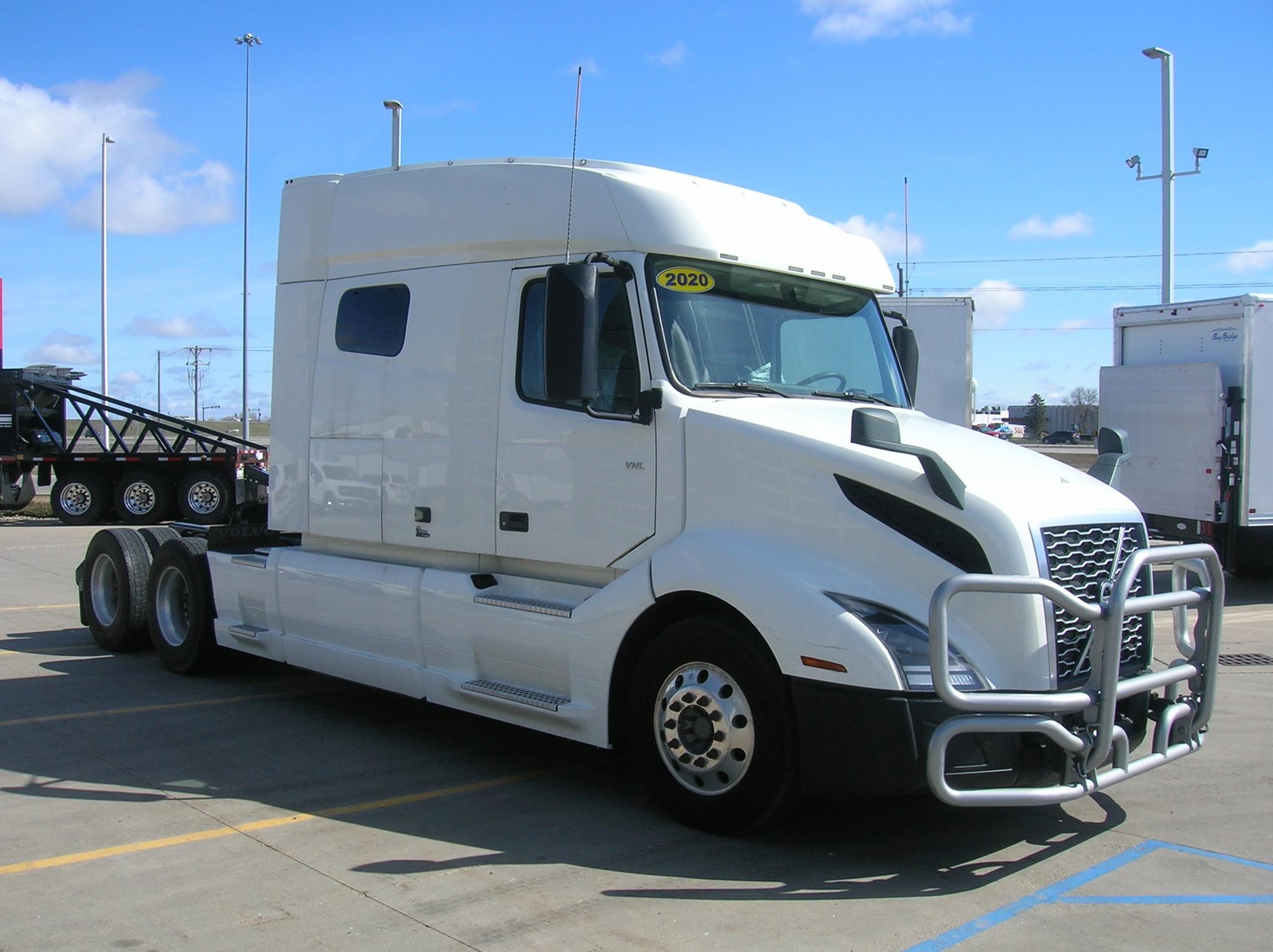 2020 VOLVO VNL64T740 2020 VOLVO VNL64T740 - image 3 of 6