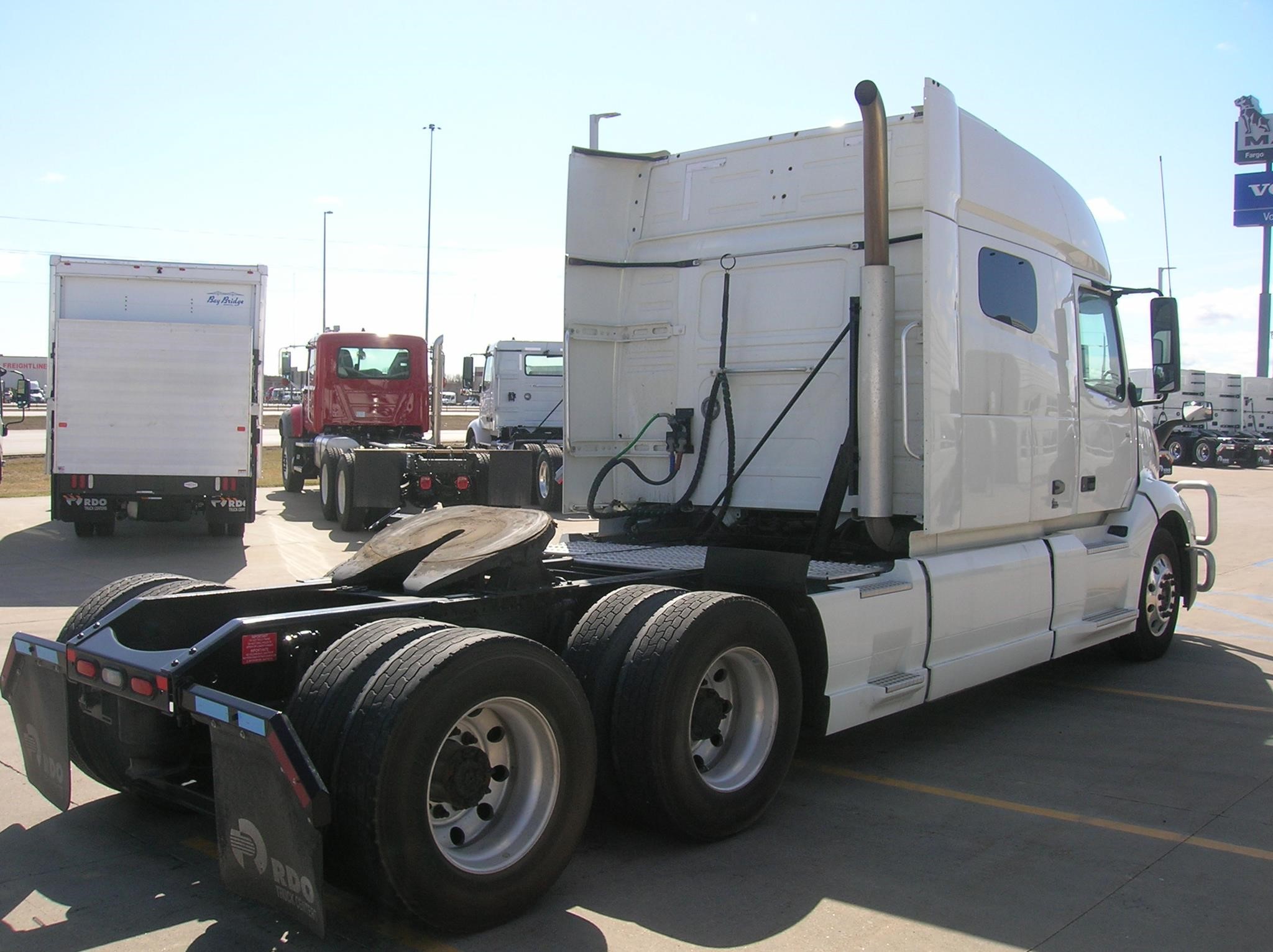 2020 VOLVO VNL64T740 2020 VOLVO VNL64T740 - image 5 of 6