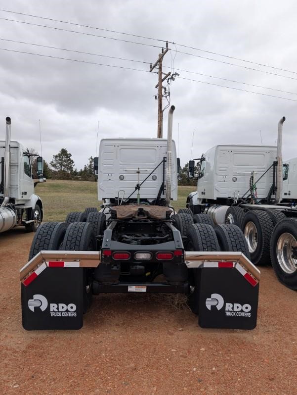 2025 VOLVO VHD84FT400 - image 5 of 6
