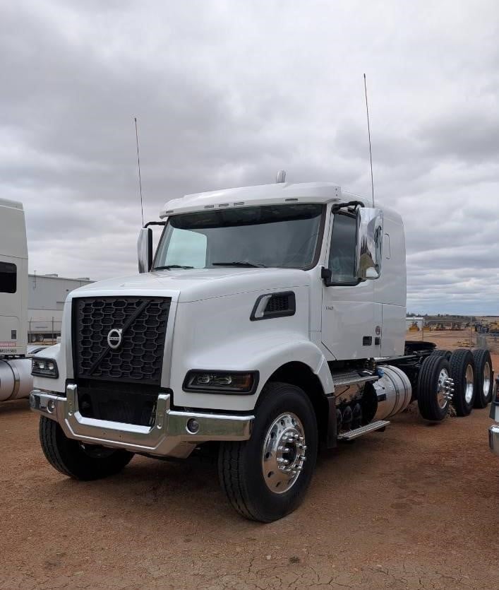 2025 VOLVO VHD84FT400 - image 1 of 6