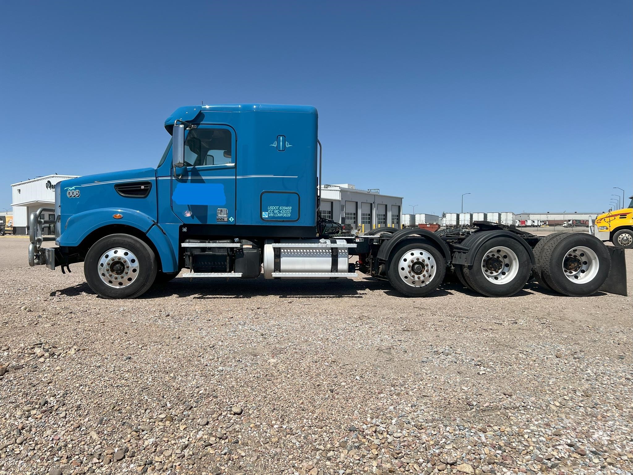2020 FREIGHTLINER 122SD - image 2 of 6
