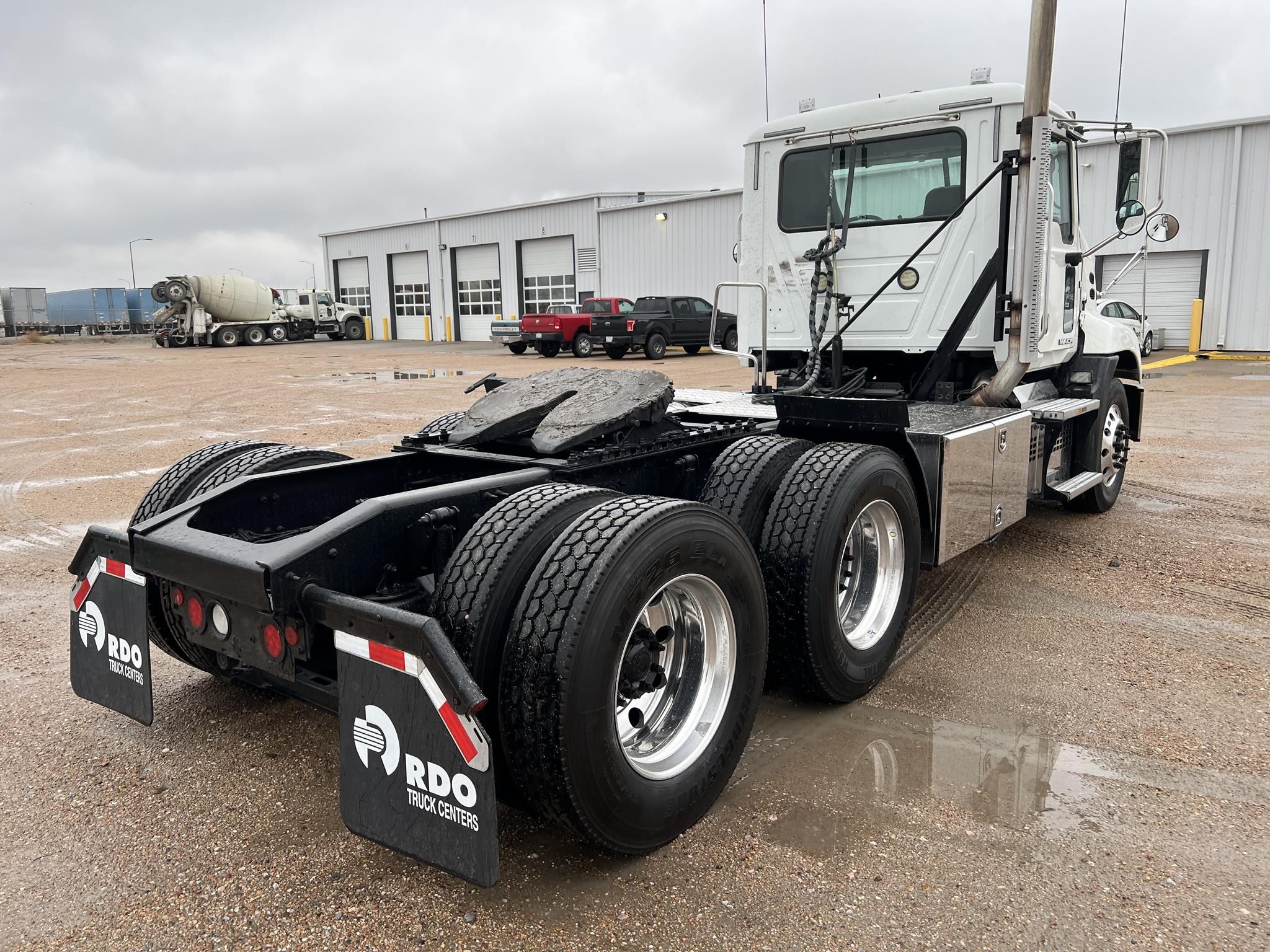 2017 MACK PINNACLE CXU613 - image 5 of 6