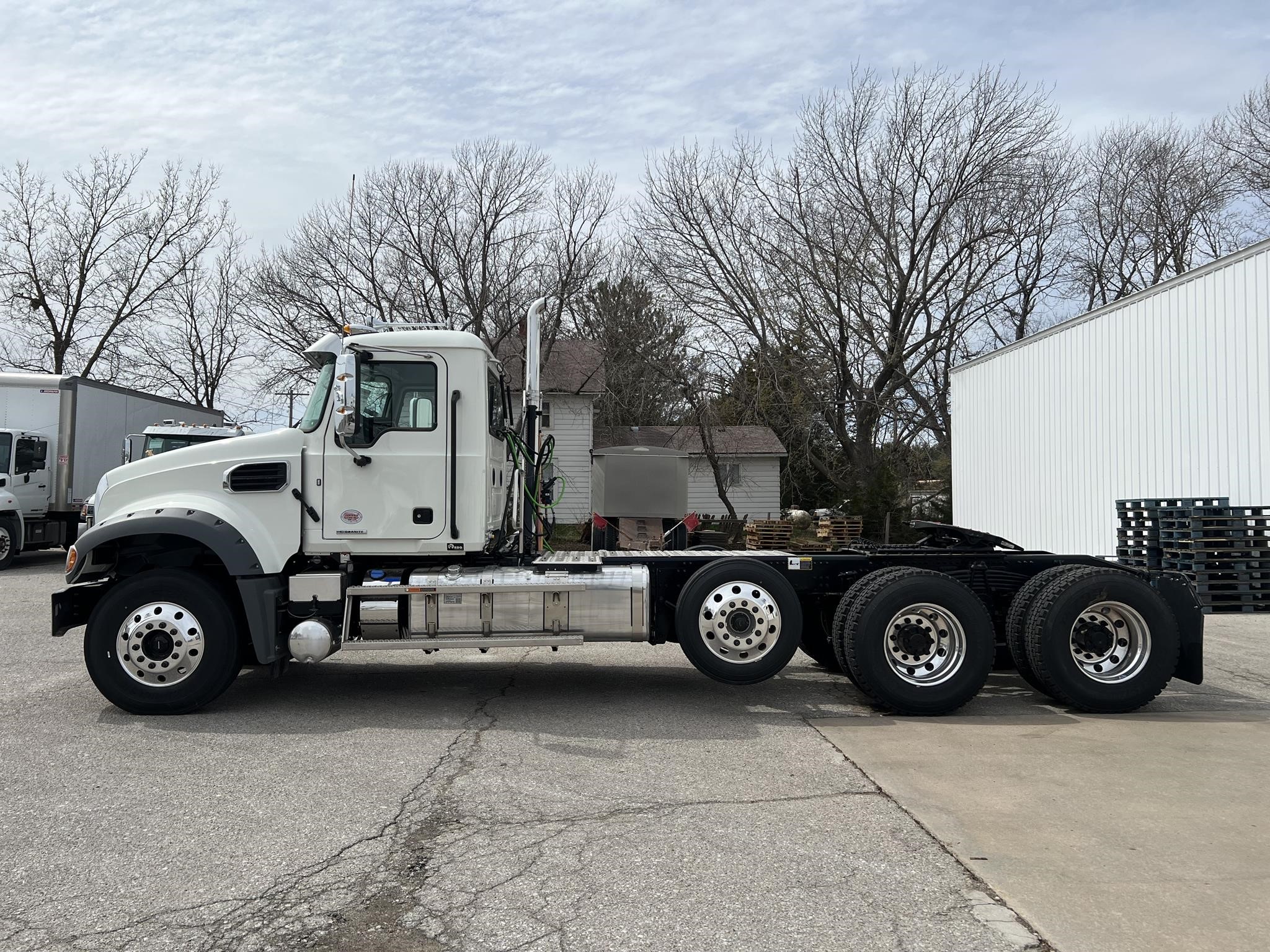 2026 MACK GRANITE 84FT - image 2 of 6