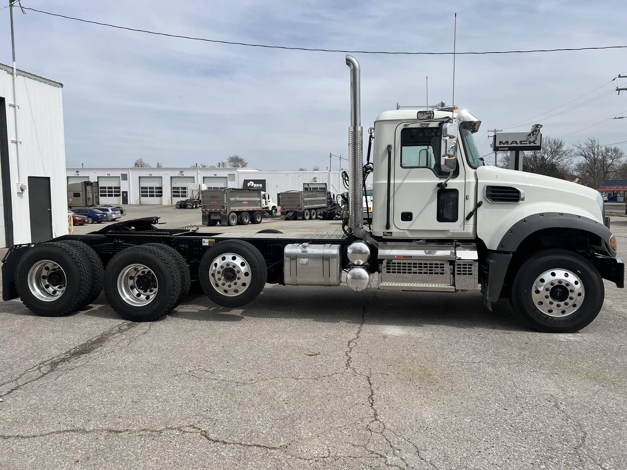 2026 MACK GRANITE 84FT - image 6 of 6