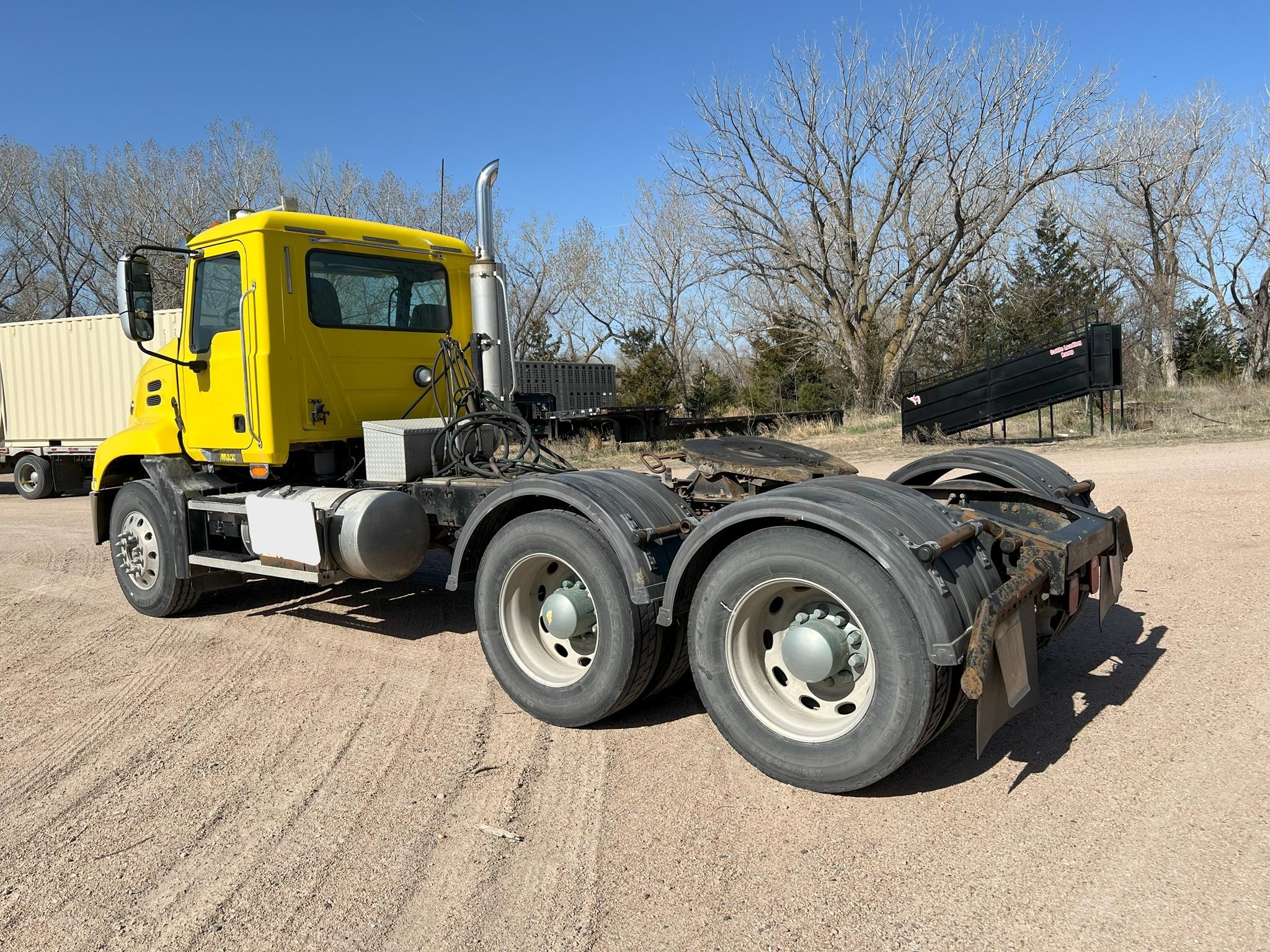2006 MACK VISION CXN613 - image 3 of 6