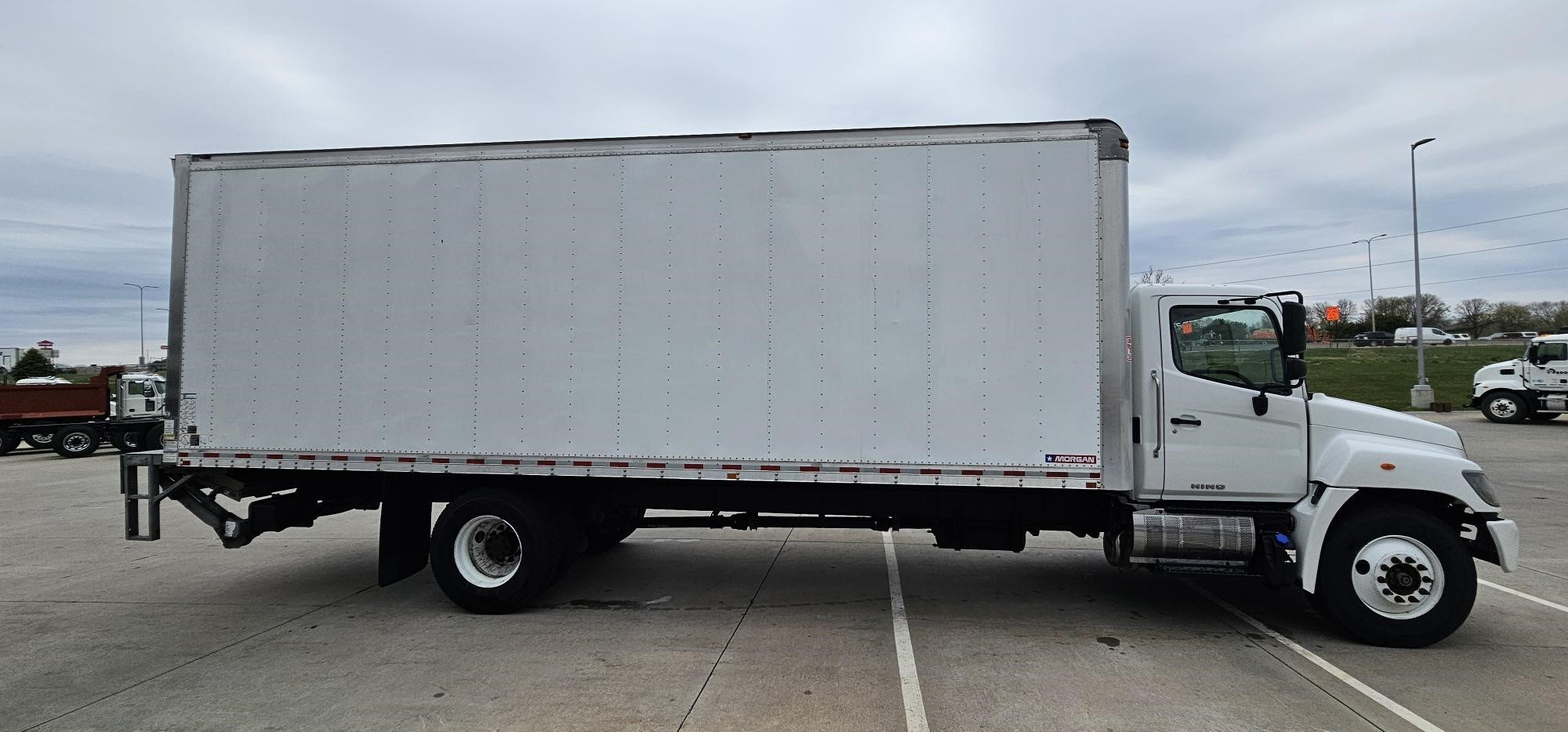 2020 HINO 268A - image 6 of 6