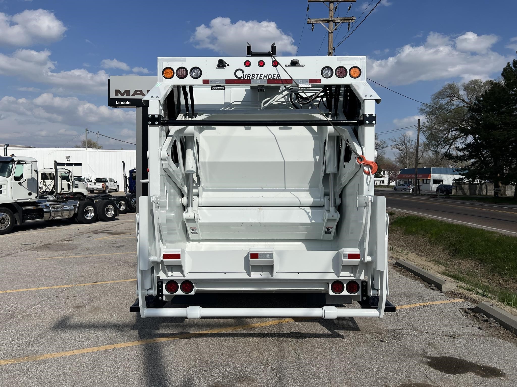 2025 HINO L7 - image 5 of 6