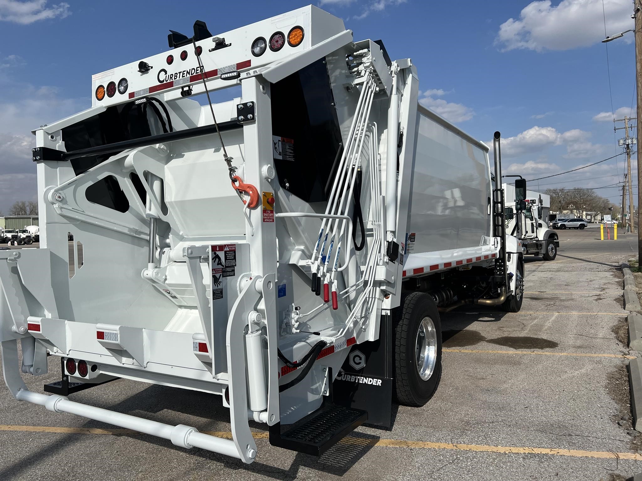 2025 HINO L7 - image 6 of 6